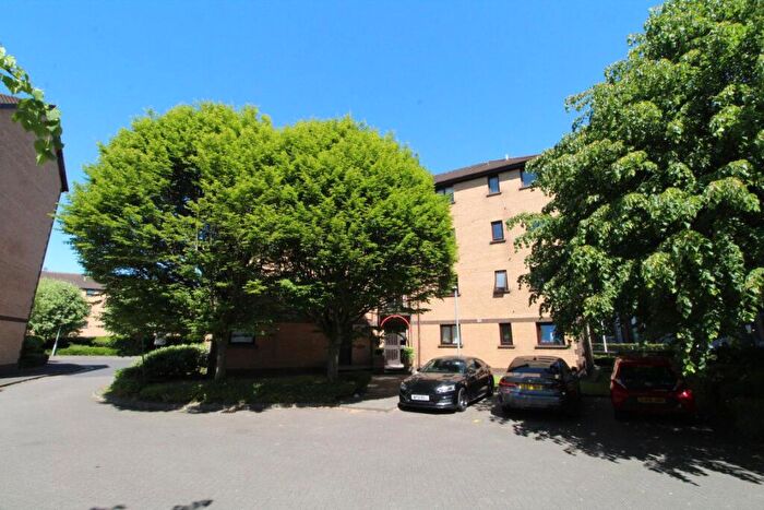 3 Bedroom Flat To Rent In Riverview Gardens, Glasgow, G5