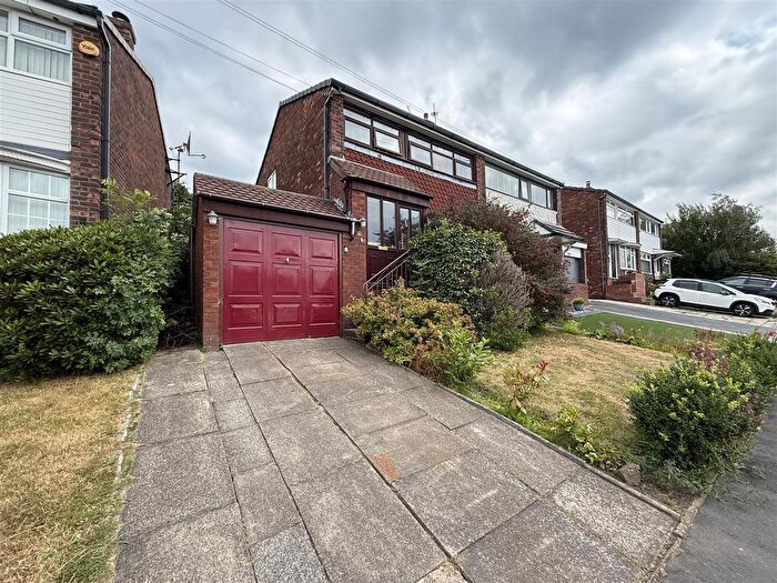 3 Bedroom Semi-detached House For Sale In Salisbury Drive, Dukinfield, SK16