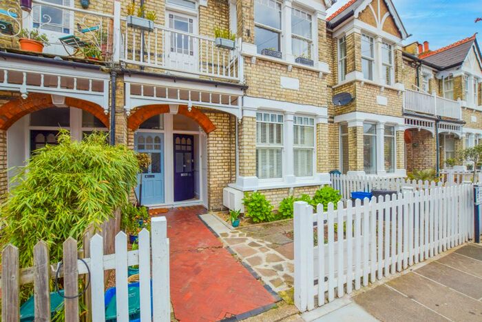 2 Bedroom Maisonette To Rent In Winchester Road, St Margarets, Twickenham, TW1