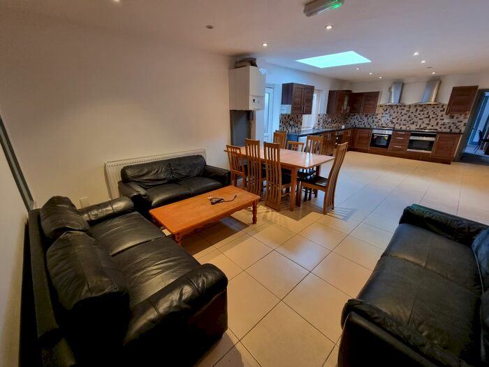 8 Bedroom Terraced House To Rent In Oak Tree Lane, Selly Oak, B29