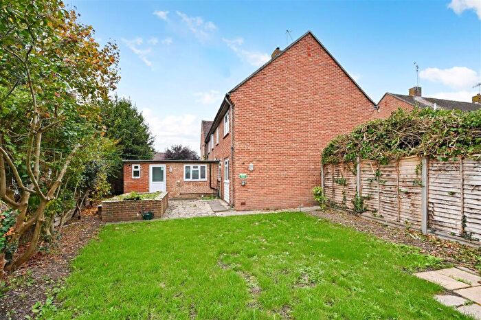 4 Bedroom House To Rent In Kingsham Avenue, Chichester, PO19