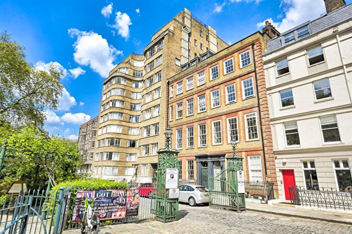 Flat To Rent In Florin Court, - Charterhouse Square, London, EC1M