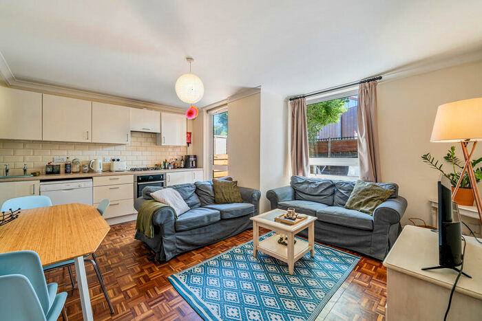4 Bedroom Apartment To Rent In Wallis Close, Battersea, SW11