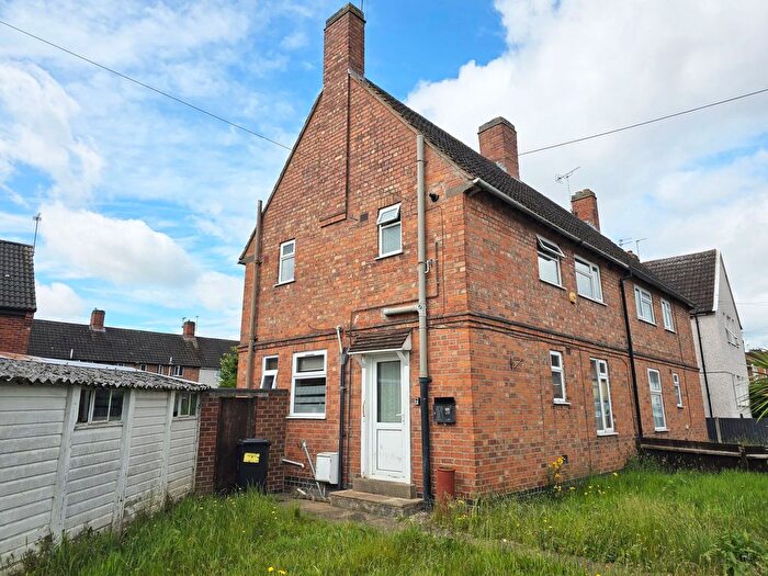 3 Bedroom Semi-detached House For Sale In Bewicke Road, Leicester, LE3