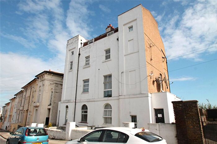 1 Bedroom Flat For Sale In Pier Road, Northfleet, Kent, DA11