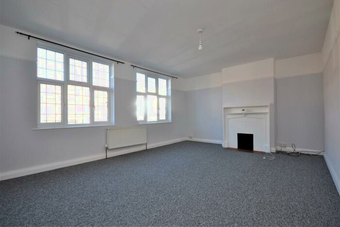 4 Bedroom Flat To Rent In Station Approach Hayes, BR2
