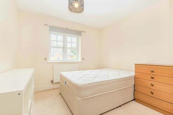 4 Bedroom Terraced House To Rent In Oakington Close, Sunbury-On-Thames, TW16