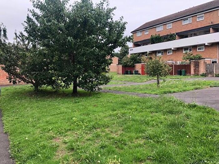 5 Bedroom Flat To Rent In Marston House, Redhill, RH1