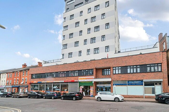 1 Bedroom Flat For Sale In Station Road, Aldershot, Hampshire, GU11