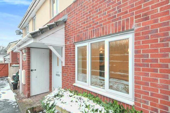 2 Bedroom House To Rent In Carrfield, Hyde, Greater Manchester, SK14