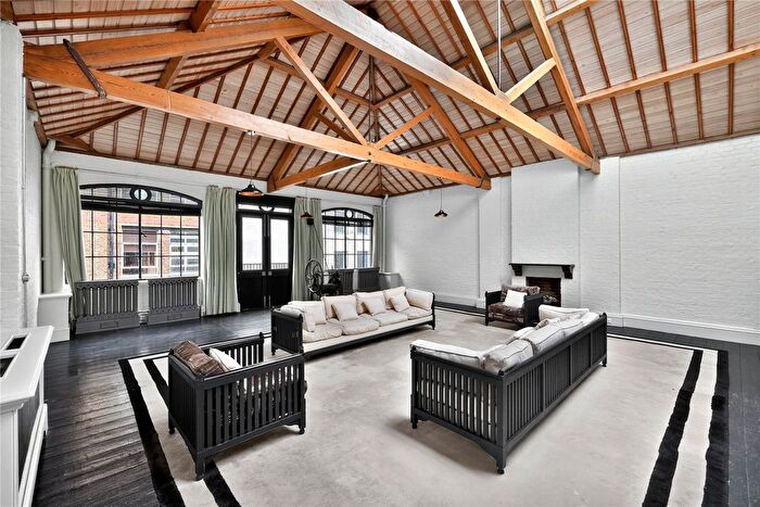 2 Bedroom Flat To Rent In Vine Yard, London, SE1