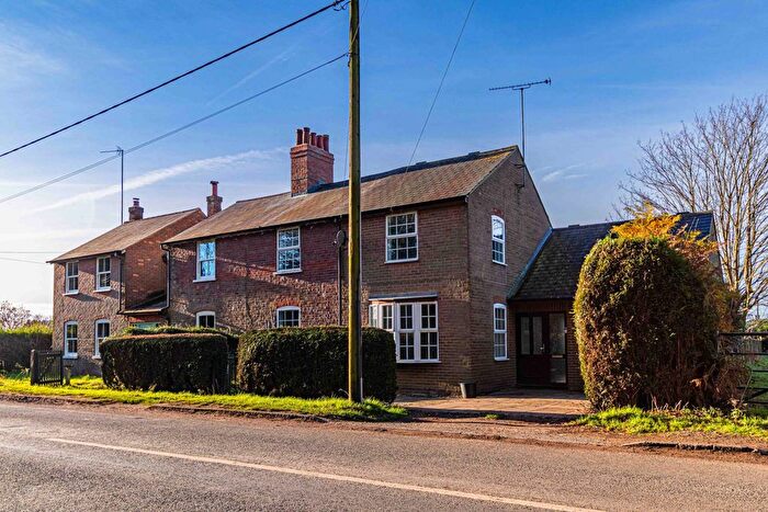 4 Bedroom Semi-Detached House To Rent In Chesham Road, Wigginton, Tring, HP23
