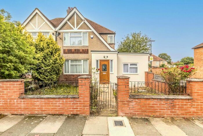 1 Bedroom Flat To Rent In Runnymede Road, Whitton, Twickenham, TW2