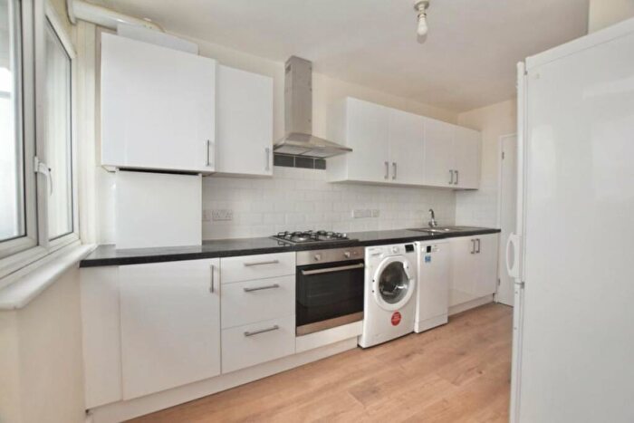 2 Bedroom Flat To Rent In Cazenove Road, London, N16