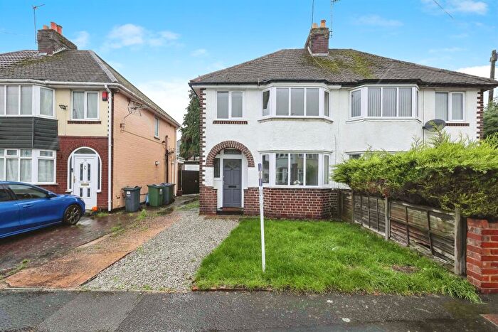 3 Bedroom Semi Detached House For Sale In Petersfield Drive, Rowley Regis, B65