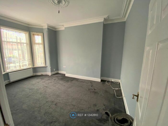 4 Bedroom Terraced House To Rent In Longford Place, Manchester, M14