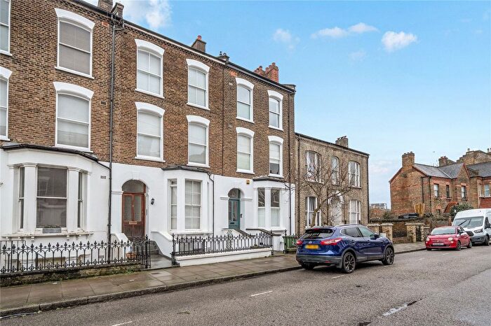 2 Bedroom Flat For Sale In Cheverton Road, London, N19