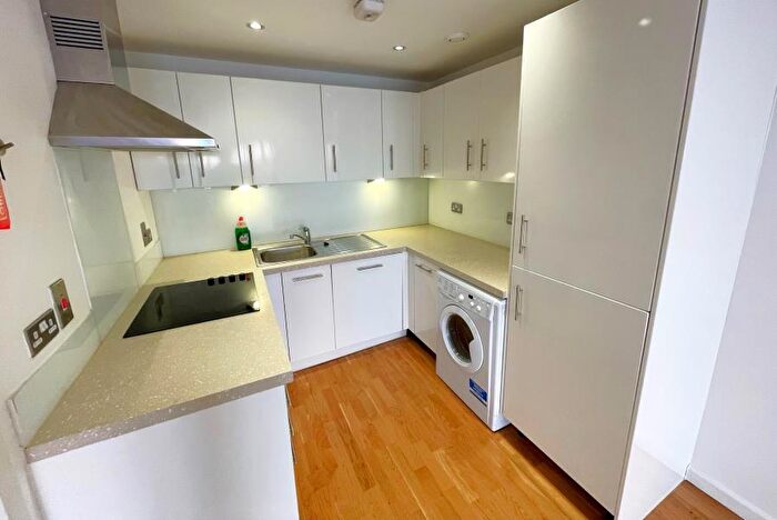1 Bedroom Flat To Rent In Woking, Surrey, GU21
