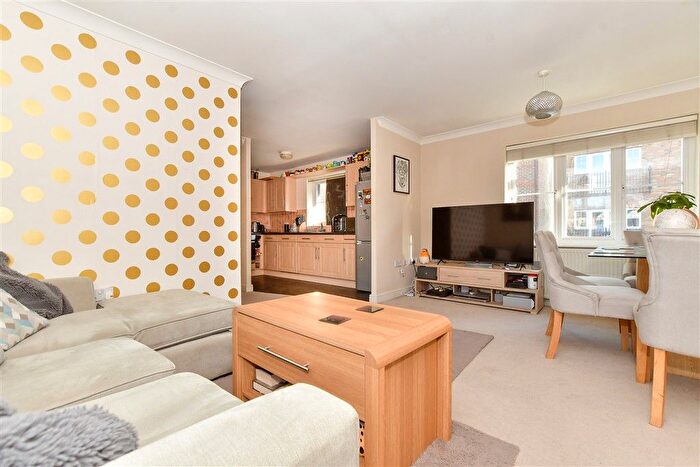 2 Bedroom Maisonette For Sale In Caspian Way, Purfleet, Essex, RM19