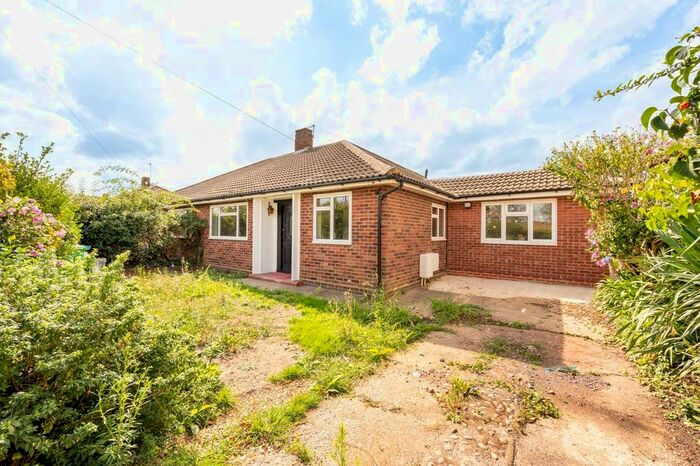 4 Bedroom Bungalow To Rent In Hanworth Road, Hampton, TW12