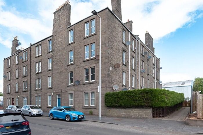 2 Bedroom Flat To Rent In Clepington Road, Dundee, DD3