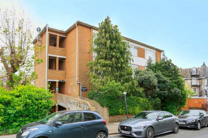 Studio To Rent In Stirling Court, Wilbury Villas, Hove, East Sussex, BN3