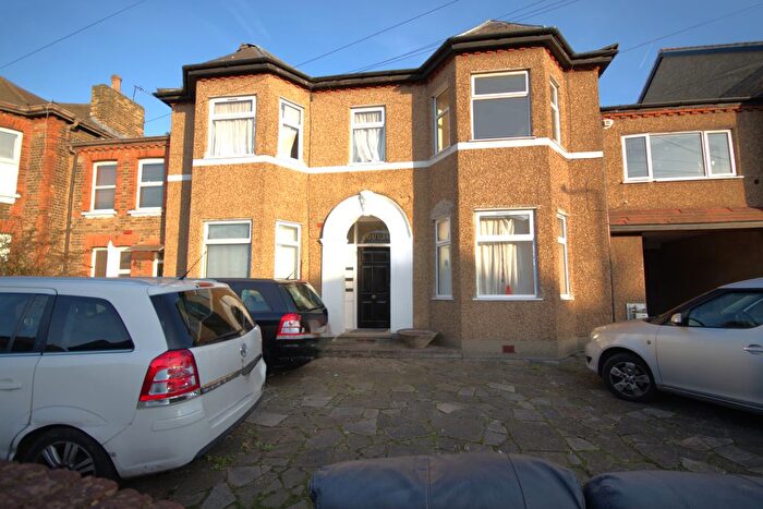 1 Bedroom Studio To Rent In Broomhill Road, Ilford, Greater London, IG3