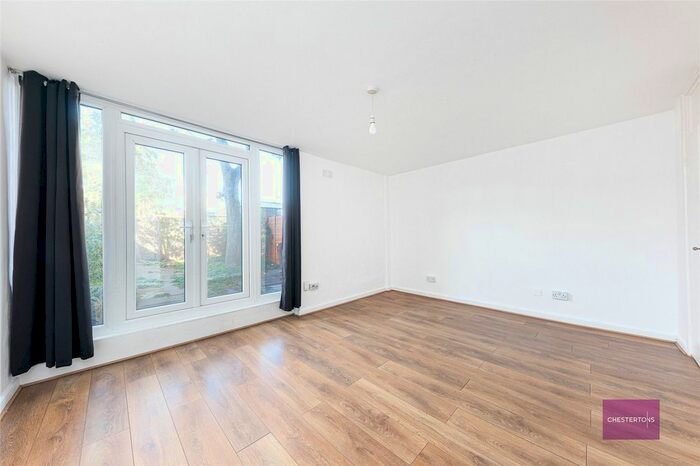3 Bedroom Maisonette To Rent In Regents Court, Pownall Road, London, E8