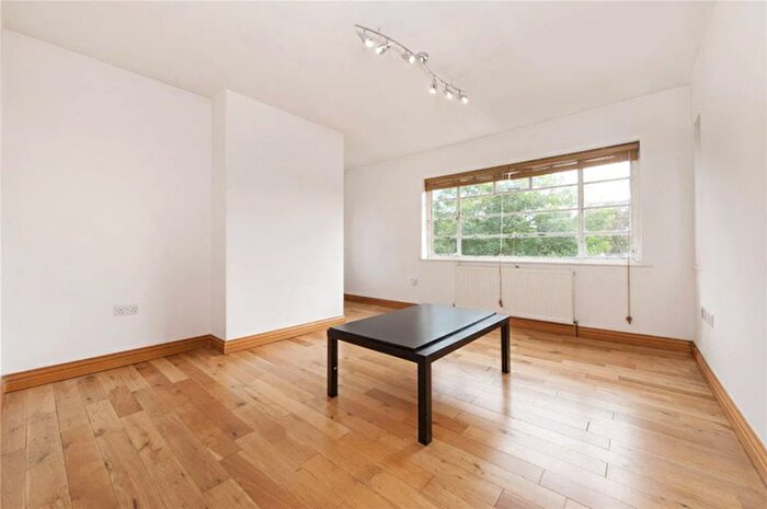 2 Bedroom Maisonette To Rent In Ossulton Way, Hampstead Garden Suburb, N2