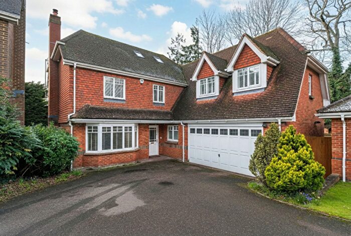 5 Bedroom Detached House For Sale In Morris Rise, Chineham. Basingstoke, RG24