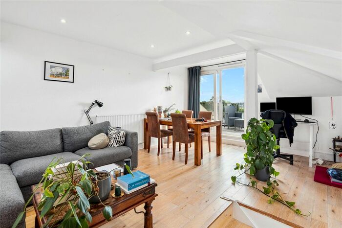 2 Bedroom Flat To Rent In Highbury Hill, Highbury, Islington, London, N5