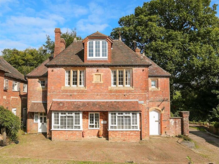 3 Bedroom Flat To Rent In Possingworth Close, Cross In Hand, TN21