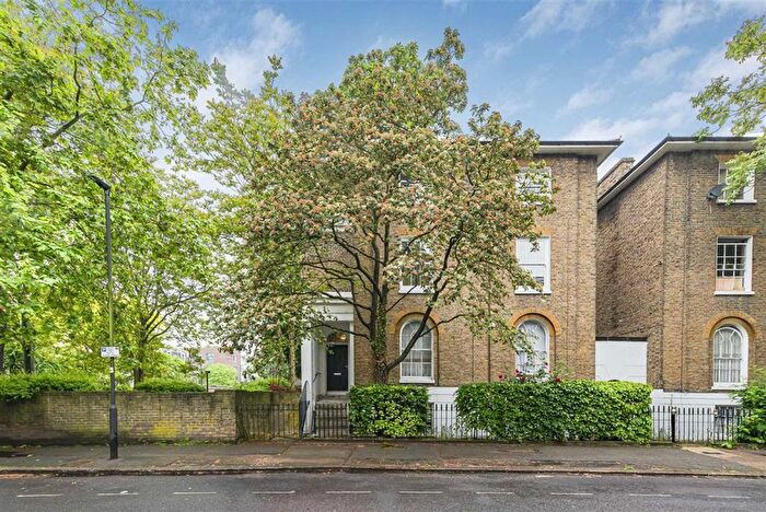 2 Bedroom Flat For Sale In Foxley Road, London, SW9