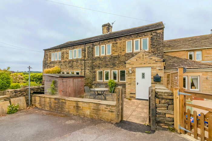 3 Bedroom Terraced House To Rent In Penistone Road, Shelley, HD8