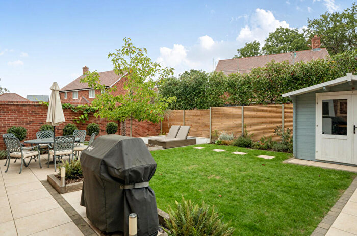4 Bedroom Detached House For Sale In Honor Avenue, Burghfield Common, Reading, Berkshire, RG7
