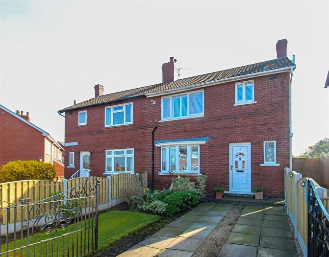 2 Bedroom Semi-Detached House For Sale In Ridge Crescent, Middlestown, Wakefield, WF4