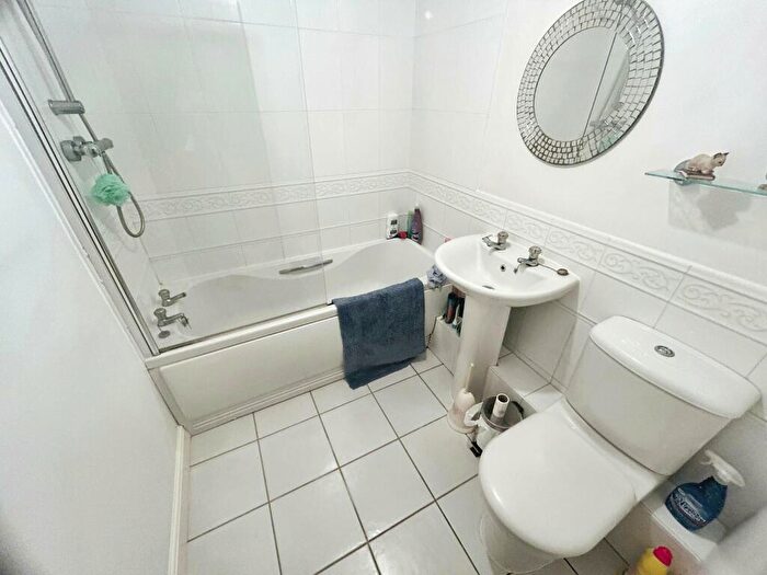 2 Bedroom Flat For Sale In Ellesmere Lodge, Ellesmere Road, Monton, M30