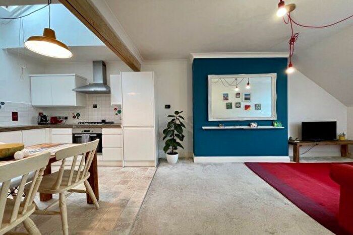 2 Bedroom Flat To Rent In Poole Road, Bournemouth, BH4