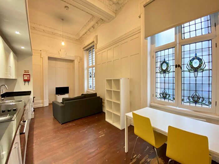 2 Bedroom Flat To Rent In Bexley Square, Salford, M3