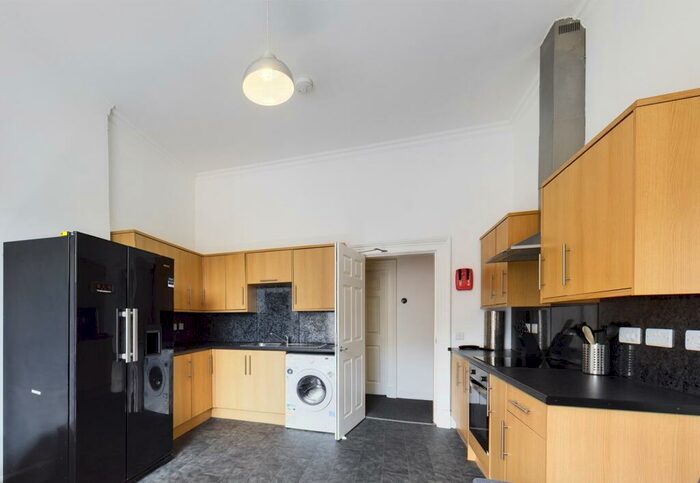 4 Bedroom Apartment To Rent In Montrose Terrace, Abbeyhill, Edinburgh, EH7