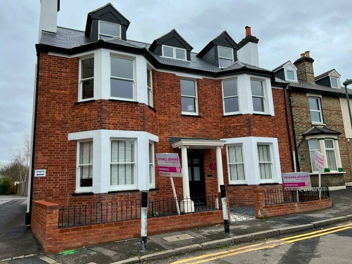 1 Bedroom Apartment To Rent In Bridle Path, Wallington, Surrey, CR0