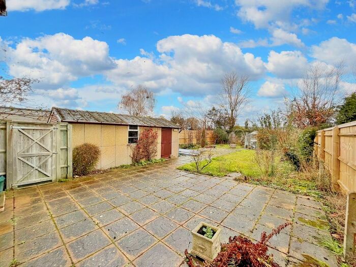 3 Bedroom Semi-Detached House For Sale In Larkhill Road, Abingdon, OX14