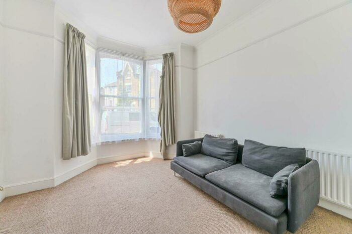 1 Bedroom Flat To Rent In High View Road, Crystal Palace, London, SE19