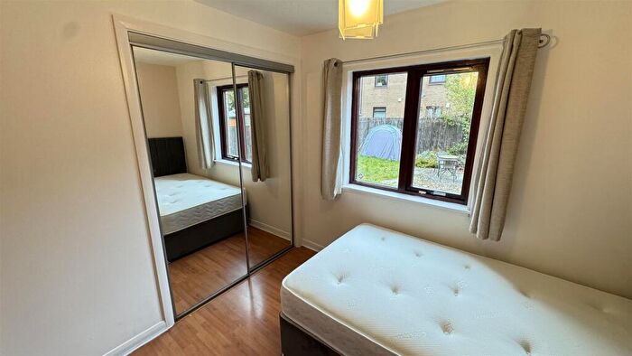 2 Bedroom Detached House To Rent In , Shieldhall Gardens Glasgow, G51