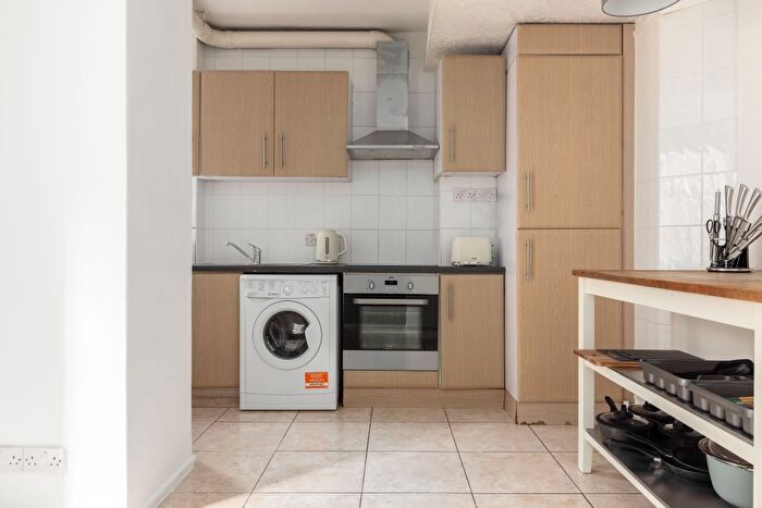 2 Bedroom Flat To Rent In Swanfield Street, London, E2