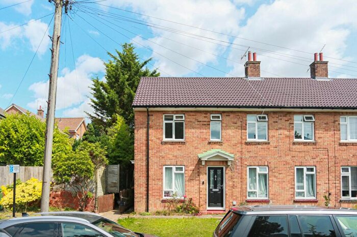 2 Bedroom Flat For Sale In Barnet Way, Hove, BN3