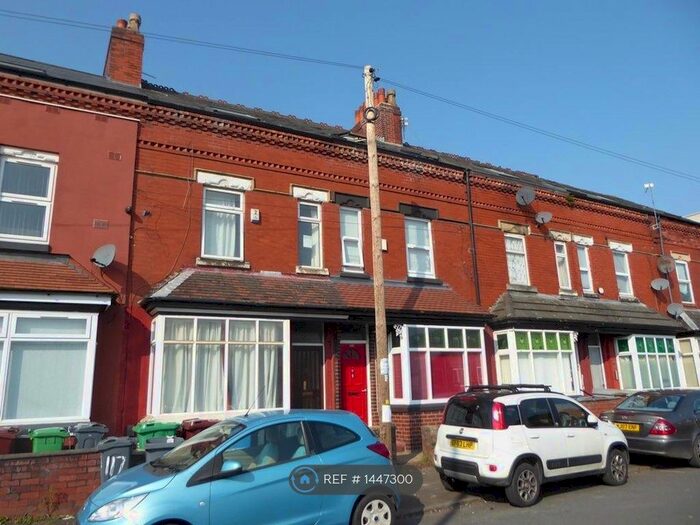 6 Bedroom Terraced House To Rent In Heald Grove, Manchester, M14