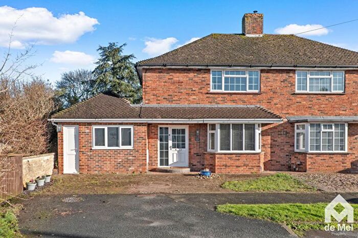 4 Bedroom Semi Detached House For Sale In Woodmans Way, Bishops Cleeve, Cheltenham, Gloucestershire, GL52