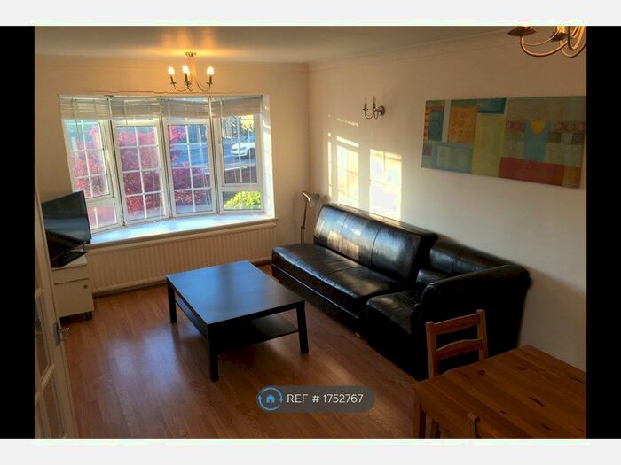 2 Bedroom Flat To Rent In Gregory Court, Nottingham, NG7