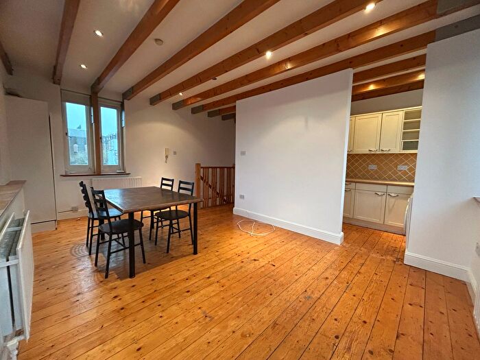 1 Bedroom Flat To Rent In Bradbury Street, London, N16